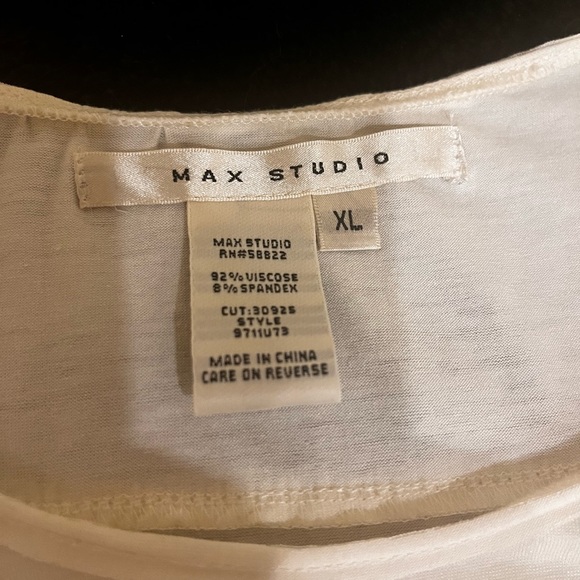 Max Studio White Darted Tee, Size XL, Excellent Condition! - Picture 2 of 4